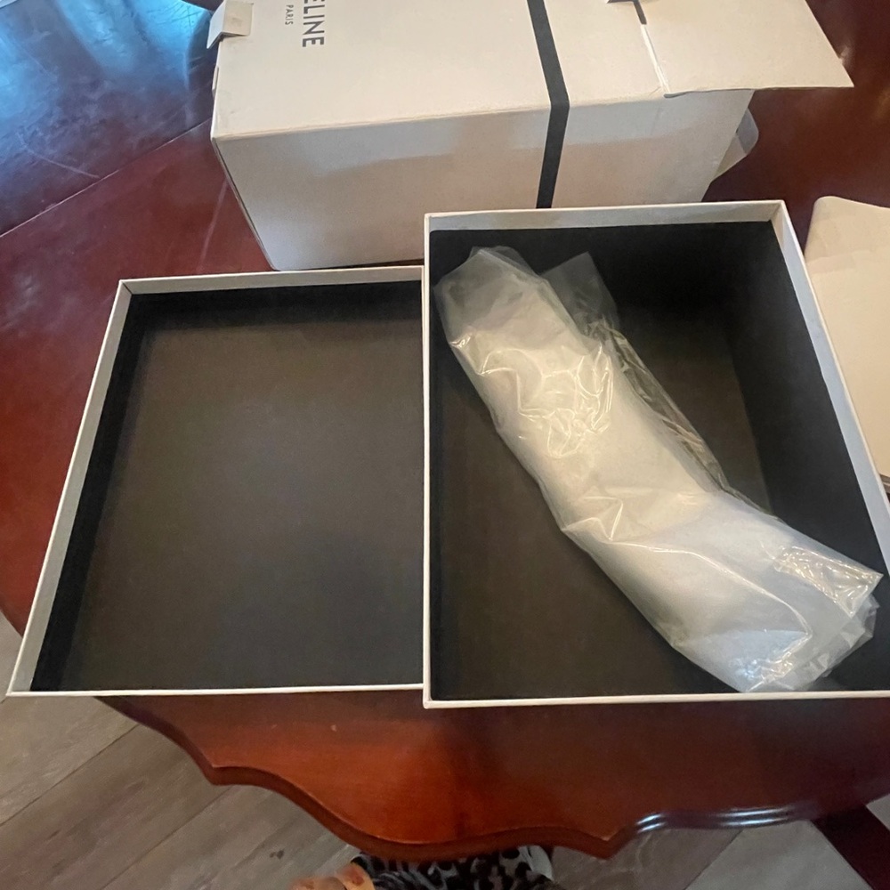 Celine White Gift Box with Black Accent - Picture 3 of 9